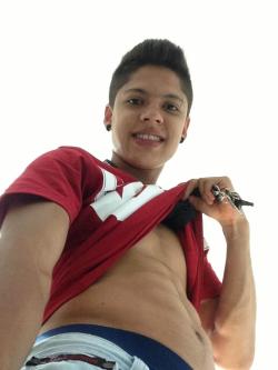 foreignboys1:  That freckle on his dick does it for me   Rico jacob colombiano gran amigo del Facebook! !!