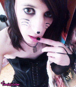 Some more pic from one of my old sets. Meow? =^_^=