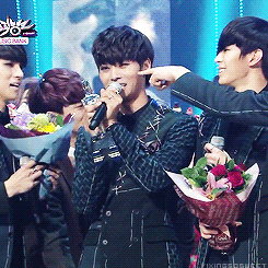 yixingsosweet:   Chen and D.O. comforting a tearful Leo for VIXX's first win    