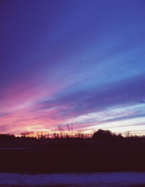 mostlyfiction:  6 PM is my favorite time of day because the sky makes everything look pink and blue like cotton candy and all i want to do is take a bite out of the clouds and digest the calmness of the sky 