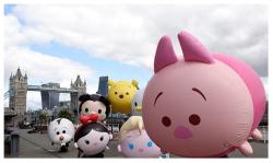 boobsmcbalrog:  lollipopmonsterattack:  Disney Tsum Tsums take to the skies in London parade.I NEED THEM TO FLY TO MY ROOM.  Excuse you. These are too adorable.