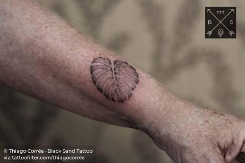 By Thiago Corrêa · Black Sand Tattoo, done in Campos dos... small;leaf;tiny;hand poked;ifttt;little;nature;wrist;thiagocorrea;monstera deliciosa leaf