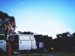 surf-coastal:  tullytravels:  trustinlifeandswimnaked:  Another weekend another van trip   Fire is lit beers are cold  Bliss
