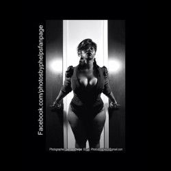 Here is a #throwback with Siren @sirenphoenixtheplusmodel who has gone on to do runway and magazine covers! #blackandwhite #glam #showingout #reallight #photosbyphelps  Photos By Phelps I make pretty people&hellip;.Prettier.&trade; Www.facebook.com/photos