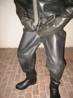 guysinrubberdrysuits:  Rubber Divers &amp; Drysuits from the Web 1827