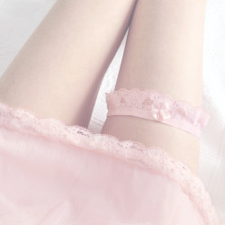 timidflower:Pink lace garter ♡