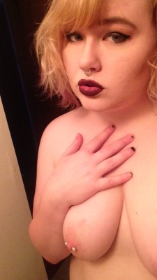 bimbovirus:  starshineeyes:  I got new pearl nipple rings, new septum ring, and new lipstick. yeah tho 👌🏻 💋✌🏻️  Let’s all take a moment to appreciate just how great that lipstick is.