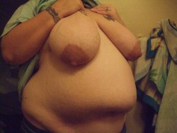 bbwbatgirl:  In this pic I was 8-m pregnant and my belly wa soo big! See al my pics on my profile: BBWBATGIRL 