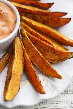 do-not-touch-my-food:  Spicy Baked Sweet Potato Wedges
