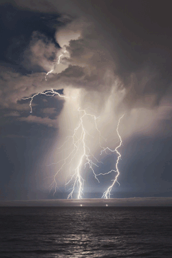 mstrkrftz:    Lightning on the Pacific Ocean