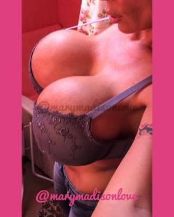 marymadisonlove:  🌸G🏀🏀d evening everyone 💘 😘 #marymadisonlove #2800cc #hot #getbig #curvesforday #massivemelons #amazingboobs #sexy #breastimplants #plastic #onlyimplants #kickass  #babe #amazing  #gorgeousgirl #body #sheshot #beautiful