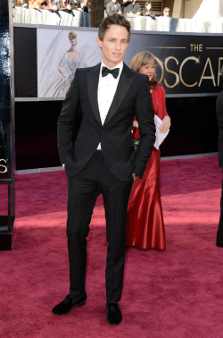 gasstation:  Eddie Redmayne - 2013 Oscars, February 24th Look at his shoessssss.  WELL SHIT