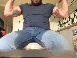 stljtnow:  tattsandkink:  If this gets reblogged 100 times I will post another pants pissing video  my man piss my jeans   VERY VERY HOT!