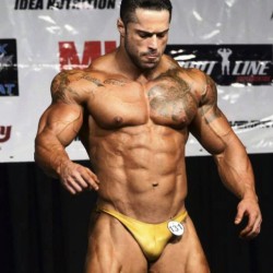 drwannabe:  Bruno Moraes Cunha  Muscular, sexy, great pecs and an awesome bulge - would love to see this man totally naked - WOOF