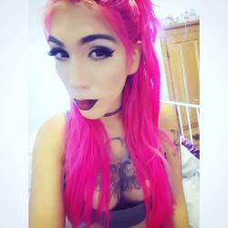 Back to when I tried that Ariana hair.  #Selfie #Vampy #GirlsWithTattoos #PinkHair #Ombre #Lips  