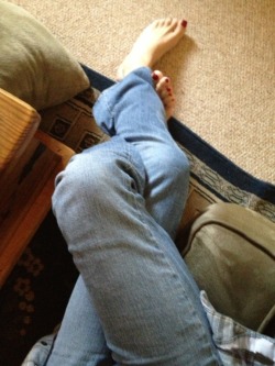 michellesplace:  “Origami legs” and omg…jeans today lol
