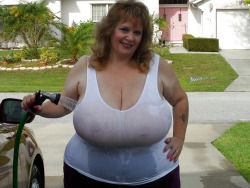 xxlgirls:  Suzie Q, the fat girl next door. 