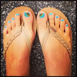 vos-pieds-mademoiselle:  Jena sims feet by