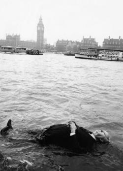 auspiciousplatypus:  Hitchcock floating on the Thames.  
