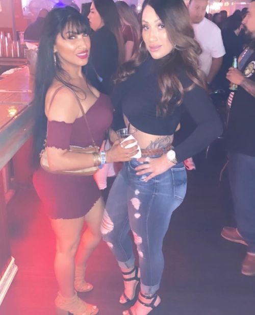 BabyGirl on the right tho!!!! My loca always showing love!!!! Give her a follow if you love them milfy independent and sexy as fuck. She even said yes to a prenup 🤣🤣 @x_tremely_blessed_  @x_tremely_blessed_  @x_tremely_blessed_  @x_tremely_blessed_