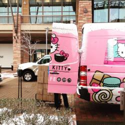 hellokittylimited:  LoL Hurry up it’s cold out here. #hellokitty #hellokittycafe #denver #parkmeadows #colorado #snowing #snow #foodtruck 