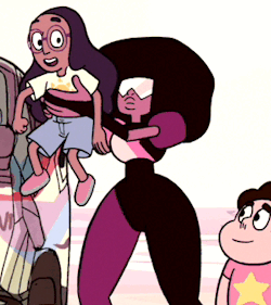 I don&rsquo;t know how I missed this shot of Garnet helping Connie down from the van but it is the cutest thing omg 