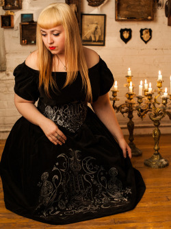 gothiccharmschool: The Palm Reader dress from Morrigan NYC looks amazing. The matching wide belt/cincher she made! I wish that had been offered for sale, too.  