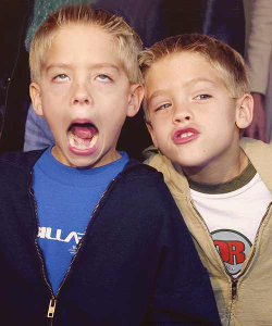 hangingoutwithsprousetwins1:  Aww, Dylan (left) and Cole (right) Sprouse when they were little! So cute weren’t they?  