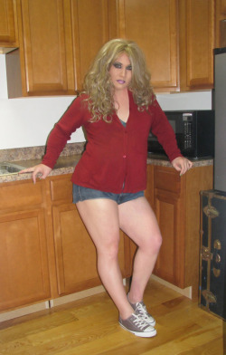 abbyobriensgenderbendingblog:  Back to normal size now hang’n out in an unfinished kitchen just being all casual becoming one with the nothingness of it all. Don’t worry I’m rolling my eyes too lol.