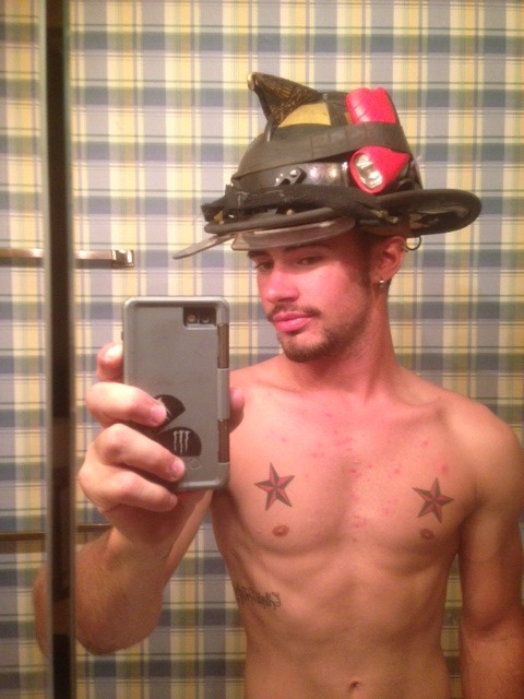 straightnakedhotties:  Our James Franco look-alike/rocker/bodybuilder/fireman. My