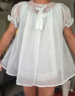 vintagelingerie2:  herhappysissywife:  Nightie NightTonight’s headliner nightie comes as a “sissy submission” from one of my followers @vintagelingerie2i absolutely love her taste in nighties, and “shorties” are my favorite as well.Layers of