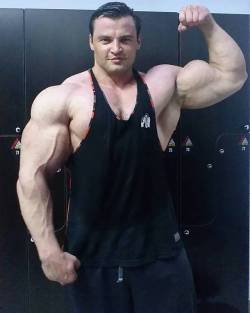 sexymusclebeast7:  jjsmithmg:  Pavel Fedorov  Big, big boy!