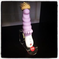 Happy Hump Day! In case you&rsquo;re feeling a little down, here&rsquo;s a vibrator wearing a tiny hat to get you through the day! 🙃😹#humpday #MoodyG5 #ilovemyjobsometimes #smutpeddlerlife
