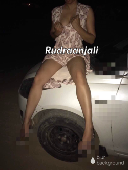 rudraanjali:  You actually need some huge amount of kink in u … for dis kind f public flashing at roadside… opening up more fr u all … u never know who s watching u…❤️