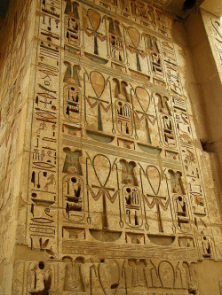 ancient-egypts-secrets:  MEDINAT HABU by Willem Geijssen on Flickr. Egyptian hieroglyphs at Medinat Habu. Mortuary temple of Ramesses lll. 
