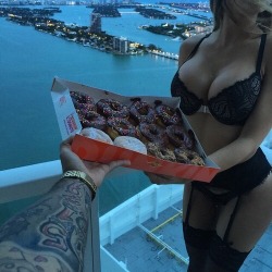 psy-faerie:  cupcakers:  seventh-lion:  Basically me n cupcakers because krispy kreme  Too bad I don’t look anywhere near that great in underwear  You may not have that type of body BUT yes you do look this good oh my god cupcakers i wish I had your
