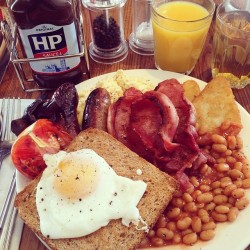 omandm:  England, we love your food. Full english breakfast &amp; Nandos