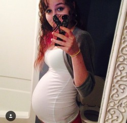ashthepiggy:  Someone asked me to put up some pregnancy pics, so here they are(: 