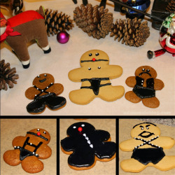 micdotcom:  Leather daddy cookies are perfect for your naughty Christmas   This is how you turn up the spice at Christmastime.  Leather daddy gingerbread men are for those of us who like sugar and spice, and who are both naughty and nice. Professional