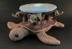 edwardspoonhands:  pyritewolf:  crochet great a’tuin is the best great a’tuin (source)  I WANT THIS SO MUCH  *THROWS AWAY CROCHET HOOKS AND OLLIES INTO THE SUN*