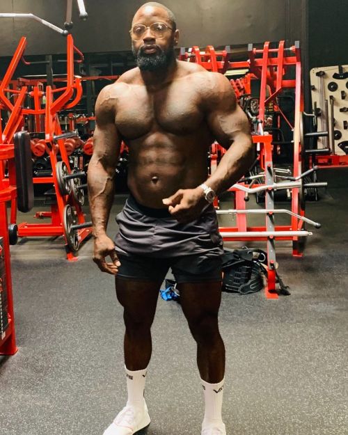blackmenrule:  Bend Over For Daddy MikeAnd take it! That’s right, just like dat…More Sexy Black Men at:⭐ Black Men Rule Tumblr | On Twitter ⭐