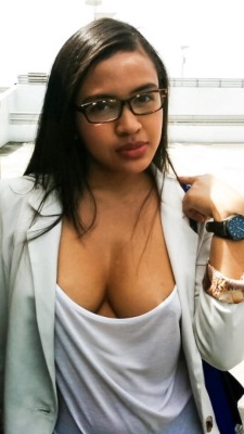 This is a pure BBG : Beautiful Brown GirlÂ  !Â  &lt;3 (with lovely shy nipples!^^)Links(follow me): Desi-Indian Girls / All Girls .