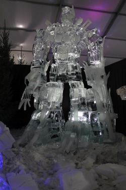 archiemcphee:  We’ve featured all sorts of awesome depictions of Optimus Prime over the years, but this is the first time we’ve seen the  leader of the Autobots carved out of ice. This towering Transformer was created back in 2010 by Finnish artist