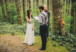 les-petits-tournesols:wildernessandweddings:  In the Cascade mountains outside Seattle. Her dress is from Free People. And everything is just perfection. see here: Laura &amp; Nick   Stop this is too much