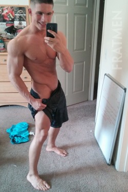brentwalker092:  Living in the dorms over summer—it’s pretty relaxed :)  Sexy hunk
