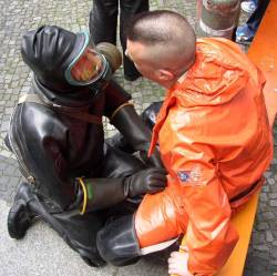 guysinrubberdrysuits:  Rubber Divers &amp; Drysuits from the Web 2933 