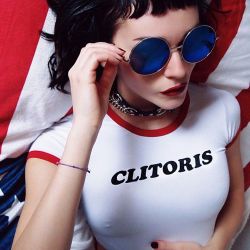 omweekend:  #OMIGHTY MERRY CLITORIS RINGER TEE❤️🤘❤️❤️🤘❤️🤘#OMIGHTY SHOP WWW.O-MIGHTY.COM @armelola @omightyshop