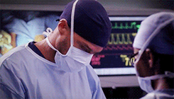 greyscapshaw:  Mark Sloan was the only main character attending without a personalized scrub cap. This was later modeled by his protégé, Jackson Avery, who is the only other main character to have completed residency as of season nine not to have a