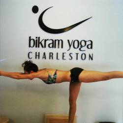 Tuladandasana 👈👉 Day #10 at Bikram Yoga Charleston before heading home 😏 (at Charleston Harbor, South Carolina)