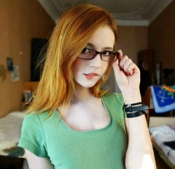ashcatred:  Woohoo! Redhead with glasses